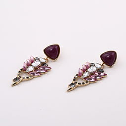 金鳳凰情飾品店 秋冬新風(fēng)尚，寶石耳釘014閃耀登場(chǎng)